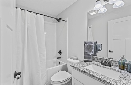 Melrose House | Relaxing Retreat at Sante Fe Canal Home for Families