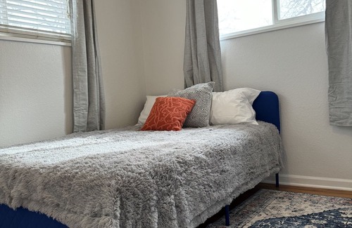Jewell Heights - Hoffman Heights House | Perfect Retreat: 3 Bdrm House Near Anschutz & Children's