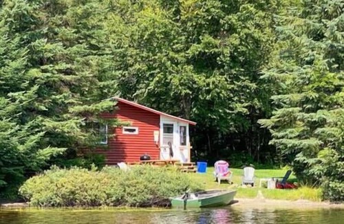 Nominingue House | Cozy Retreat at Hôtel à la Maison - Caban Lac Noir 7