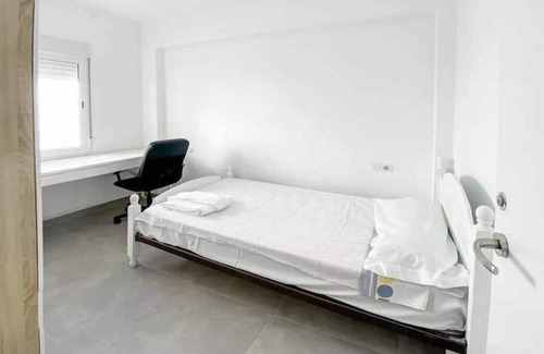 Castello de la Plana Apartment | Elegant 4-Bed Retreat Near Train Station for Families