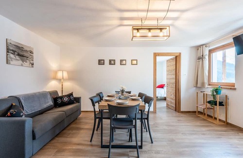 Prali Apartment | Cozy Apartment for 6 with Balcony, WIFI & Parking Options
