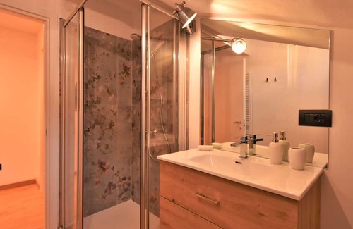 Campodolcino Apartment | Cozy Apartment for 6 with Balcony and Free WIFI