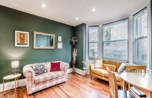 Westgate-on-Sea Cottage | Cozy 3-Bedroom Retreat in Westgate On Sea with Ocean Views