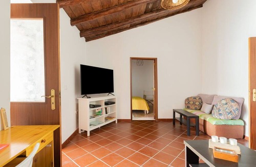 Pias House | Inviting villa for 6 with WIFI, TV, and patio access