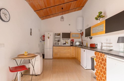 Pias House | Inviting villa for 6 with WIFI, TV, and patio access