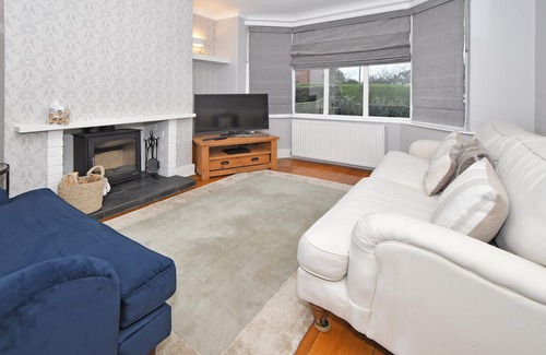 Trafford House | Discover Family-Friendly Comfort at Hale Low Road Altrincham