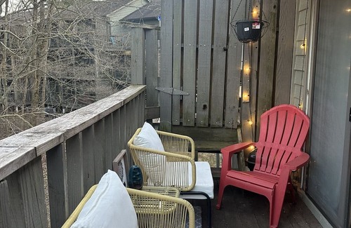 Avoca Condo | Pet-Friendly Condo Near Lake Monroe - Perfect for Getaways