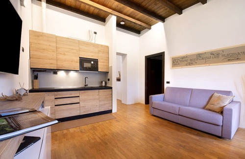 Calolziocorte Apartment | Discover Hotel Locanda Leonardo Bellagio with Scenic Views