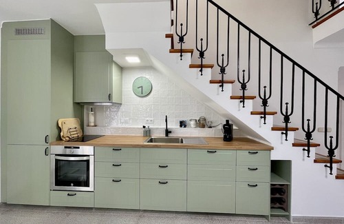 Torrent House | Relax at La Casa Bella: Pet-Friendly with Spa & Wi-Fi