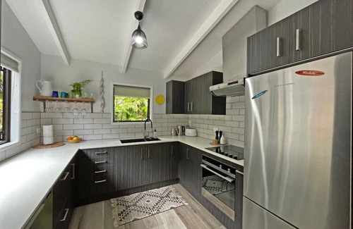 Onetangi Cottage | Experience the Beauty of Waiheke Island with Ocean Views