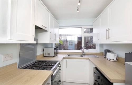 Malton House | Pet-Friendly 2-Bed Retreat in Norton for Family Getaways