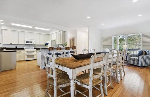 Shoreline Park House | Elegant Bayou Home with Pool and Tennis Court Access