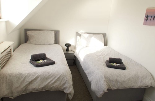 Westcliff-on-Sea House | Stunning House In Chalkwell with Breathtaking Sea Views