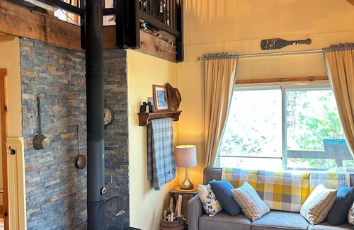 Points Cabin | Escape to Comfort: Family-Friendly Getaway Awaits