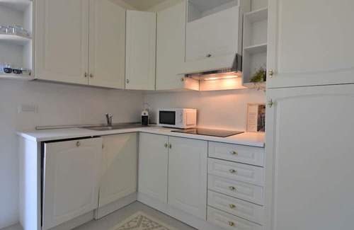 Mello Apartment | Cozy Apartment with Terrace, WIFI and Pet-Friendly Perks