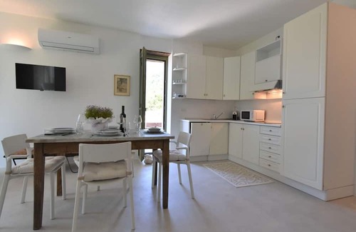 Mello Apartment | Cozy Apartment with Terrace, WIFI and Pet-Friendly Perks