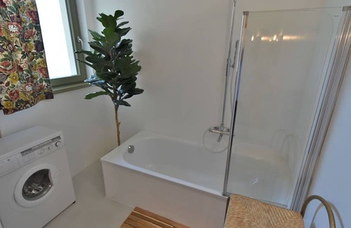 Traona Apartment | Cozy Apartment for 4 with WIFI, Lake View & Pet Friendly
