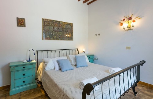 Pescia Romana Apartment | Cosy apartment for 6 people with WIFI, pool, A/C, TV, patio, pets allowed and parking