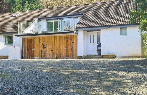 Cowal Peninsula Cottage | Spacious 4-Bedroom Escape at Loch Eck with Ocean Views