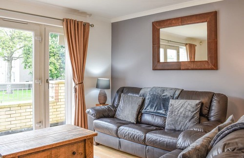 Central Aberdeen Cottage | Cozy Townhouse Retreat Near City Attractions and Oceanfront