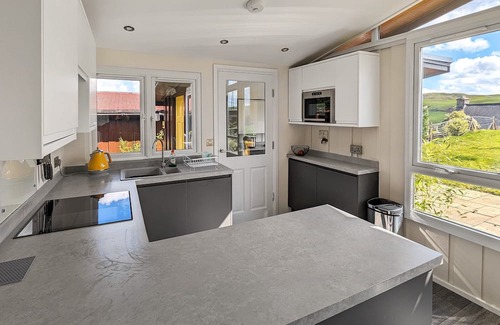 Machynlleth Cottage | Cozy 3-Bedroom Retreat in Llanwrin with Breakfast Included