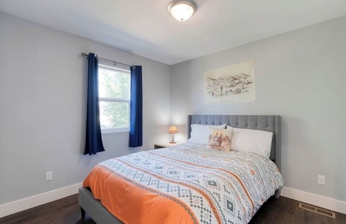 Evergreen House | Family-Friendly Cowboy Castle | MT Sky Haus Near Airport