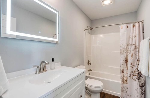 Evergreen House | Family-Friendly Cowboy Castle | MT Sky Haus Near Airport
