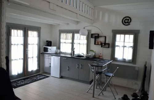 Villenave-d'Ornon Ski Chalet | Family-Friendly Retreat at Chalet au Fond du Jardin