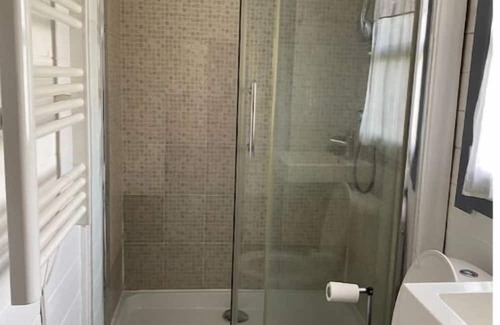 Villenave-d'Ornon Ski Chalet | Family-Friendly Retreat at Chalet au Fond du Jardin