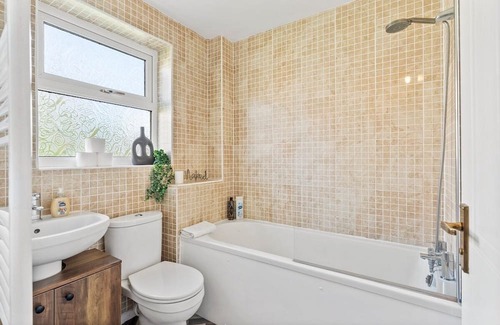 Cambridge House | Inviting House in Cambridge - Family-Friendly Getaway