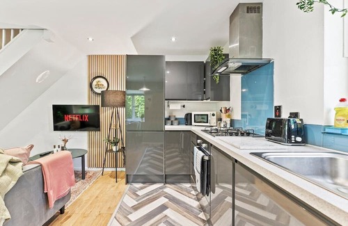 Cambridge House | Inviting House in Cambridge - Family-Friendly Getaway