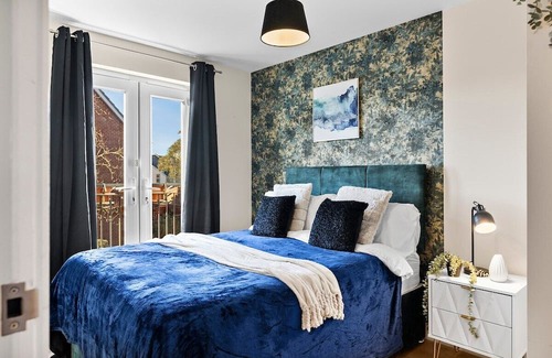 Horfield House | Inviting 4-Bed Bristol Retreat with Garden & Parking