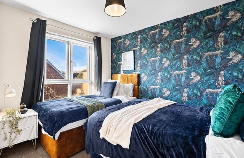 Horfield House | Inviting 4-Bed Bristol Retreat with Garden & Parking