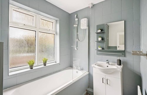 Forest Fields House | Stylish 4 Bed House in Nottingham - Perfect for Families