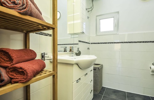 Obrovac Apartment | Cozy Oceanfront Apartment for 4 with Terrace & Pet-Friendly