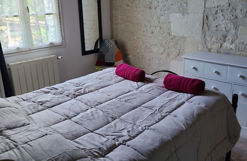 Brives-sur-Charente Bed & Breakfast | Relax at Les Tulipes: Garden View Room for Families