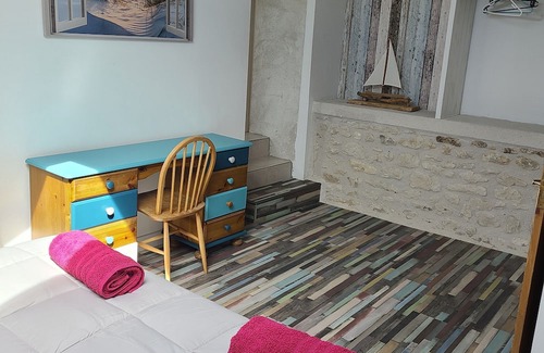 Brives-sur-Charente Bed & Breakfast | Serene Les Lys Room Overlooking a Beautiful Garden