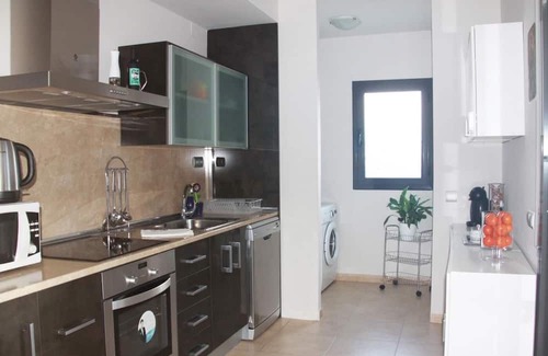Cambrils Cottage | Relax at Homing House Cambrils with Pool and Spa Amenities