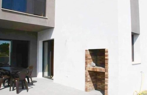 Cambrils Cottage | Relax at Homing House Cambrils with Pool and Spa Amenities