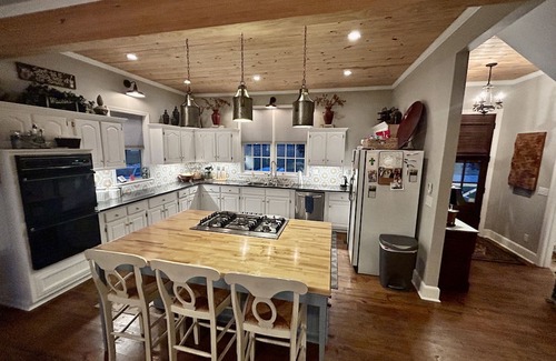 Dundee House | Experience The Bella Luna by Moon Lake in Clarksdale, MS