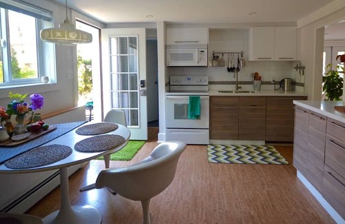 Grandview-Woodland House | Bright and Stylish Two Bedroom