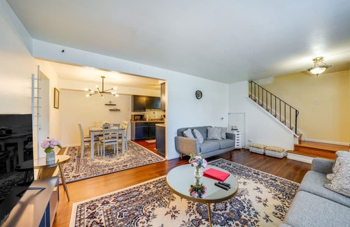 Wasco House | Serene Hanover Park Townhome with Spa & Breakfast Included