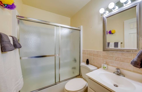 Wasco House | Serene Hanover Park Townhome with Spa & Breakfast Included