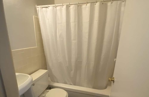 Florissant Apartment | Cozy Apartment Near Shopping Plazas and Highway Access