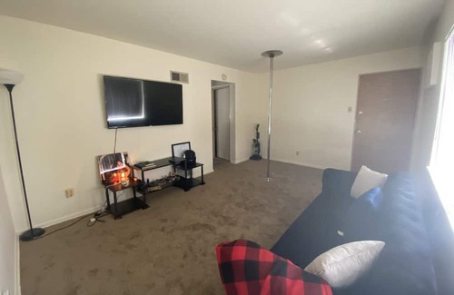Florissant Apartment | Cozy Apartment Near Shopping Plazas and Highway Access