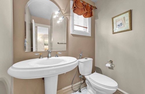 East Credit House | Cozy Private Room with Ensuite in Family-Friendly Home
