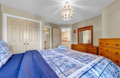 East Credit House | Cozy Private Room with Ensuite in Family-Friendly Home