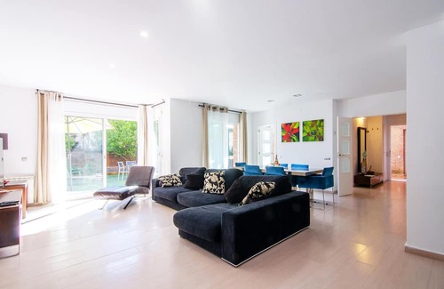 Sant Andreu de Llavaneres House | Discover Casa Cabot with Pool & Spa in Sant Andreu