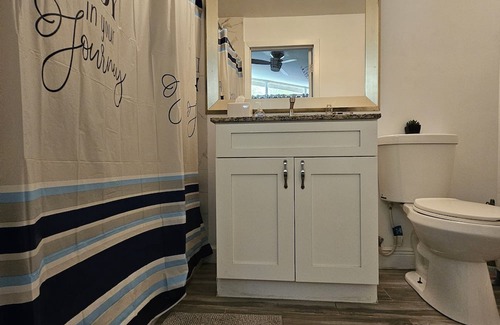 Catalina House | Cozy Hotel Near Universal & Downtown, Pet-Friendly Stay