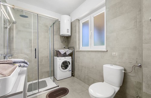 Fuskulin Apartment | Oceanfront Retreat at Apartments Sabina in Fuškulin